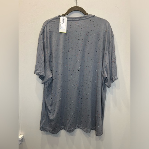 Old Navy Active Tee with Granite Pattern Graphic - Picture 4 of 5